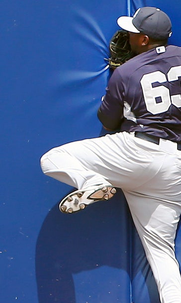Yankees OF Jose Pirela suffers concussion crashing into wall